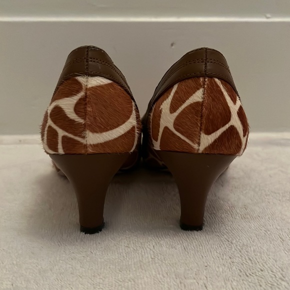 Faux giraffe Mary Jane pumps. Excellent condition. Size 7.5 - Picture 4 of 8